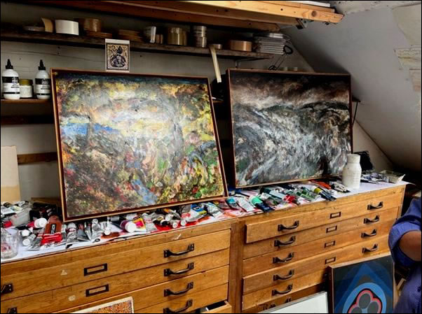 Accueillis chaleureusement dans la maison et l'atelier d'un peintre passionn par l'art belge