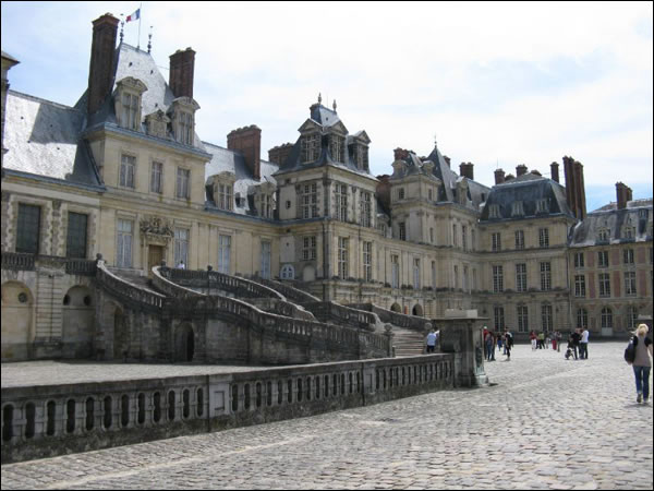 Événement majeur pour les collectionneurs : le Festival de l'histoire de l'art au château de Fontainebleau